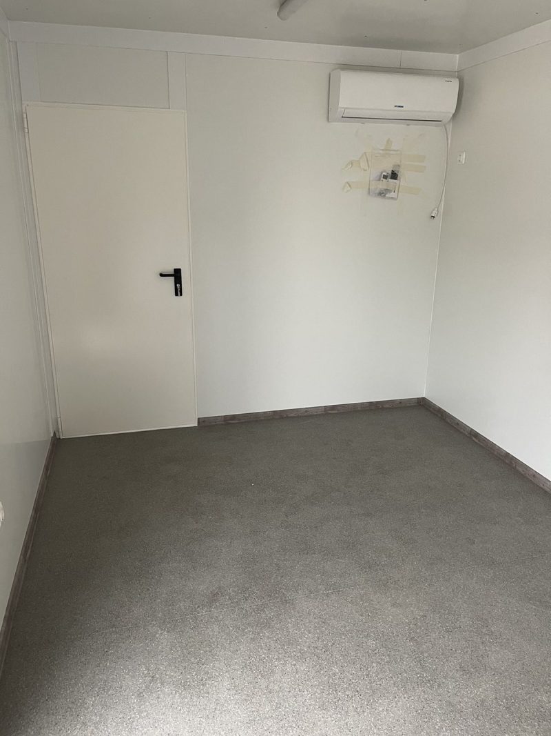 3x8 meter insulated container with bathroom and sleeping area - Image 10