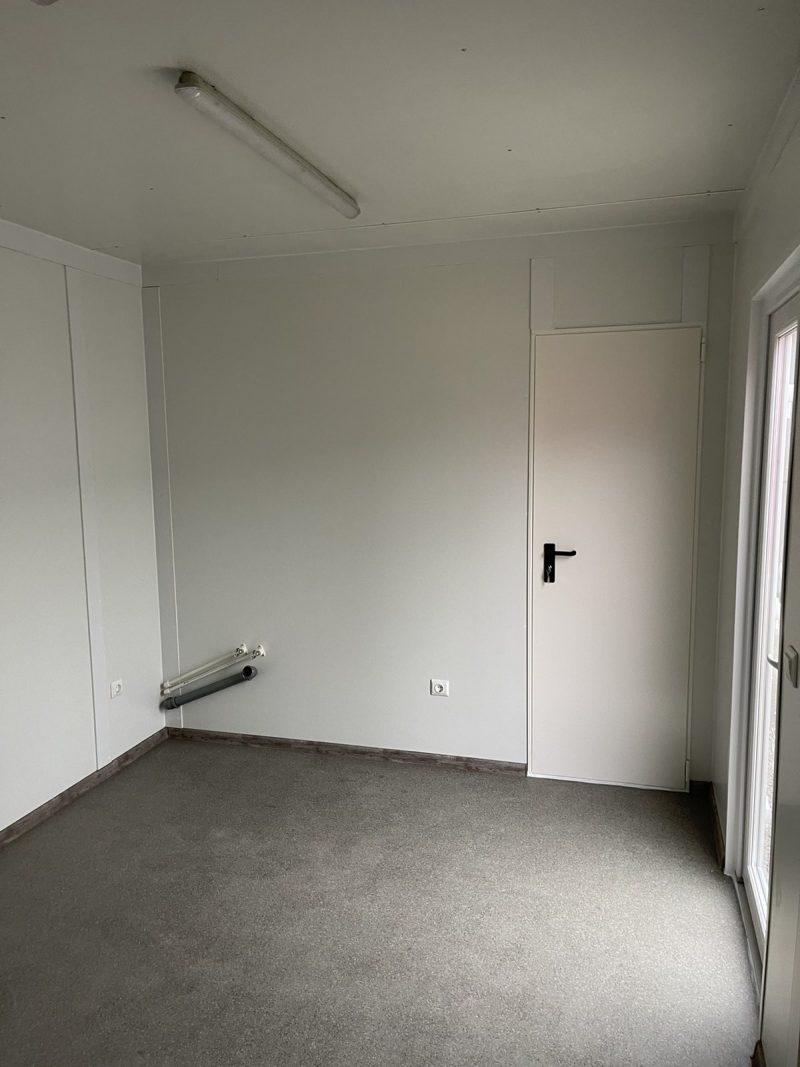 3x8 meter insulated container with bathroom and sleeping area - Image 9