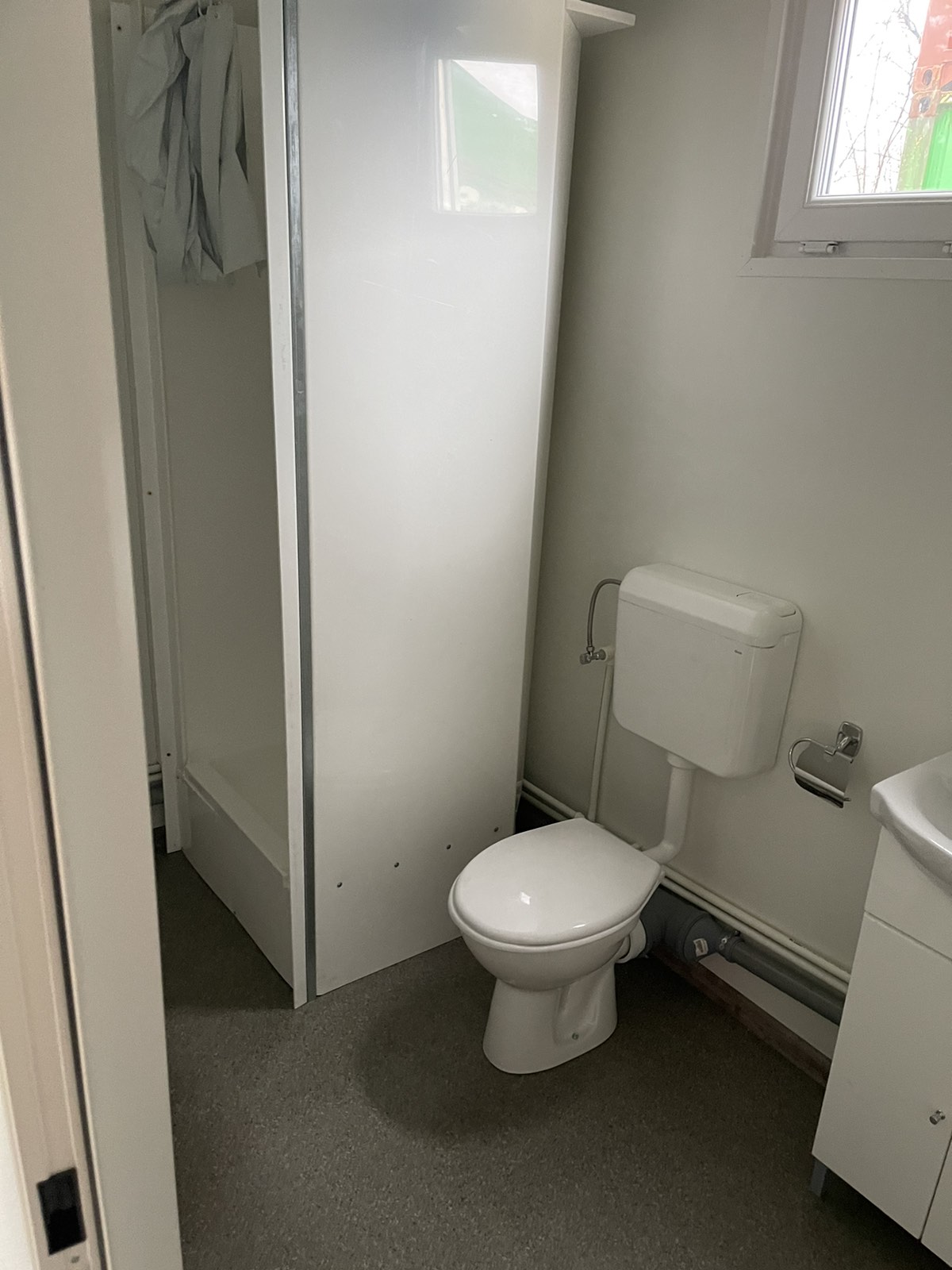 3x8 meter insulated container with bathroom and sleeping area - Image 14